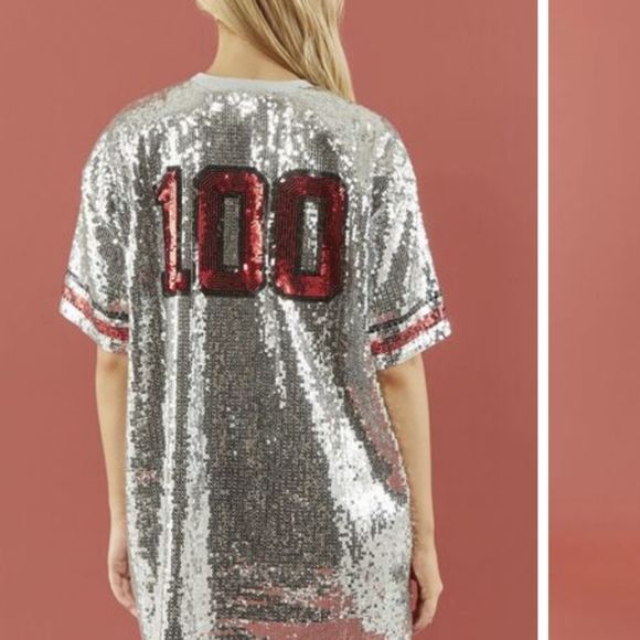 NWT Forever 21 x Disney collection Mickey Mouse Sequin Tee - Picture 5 of 8